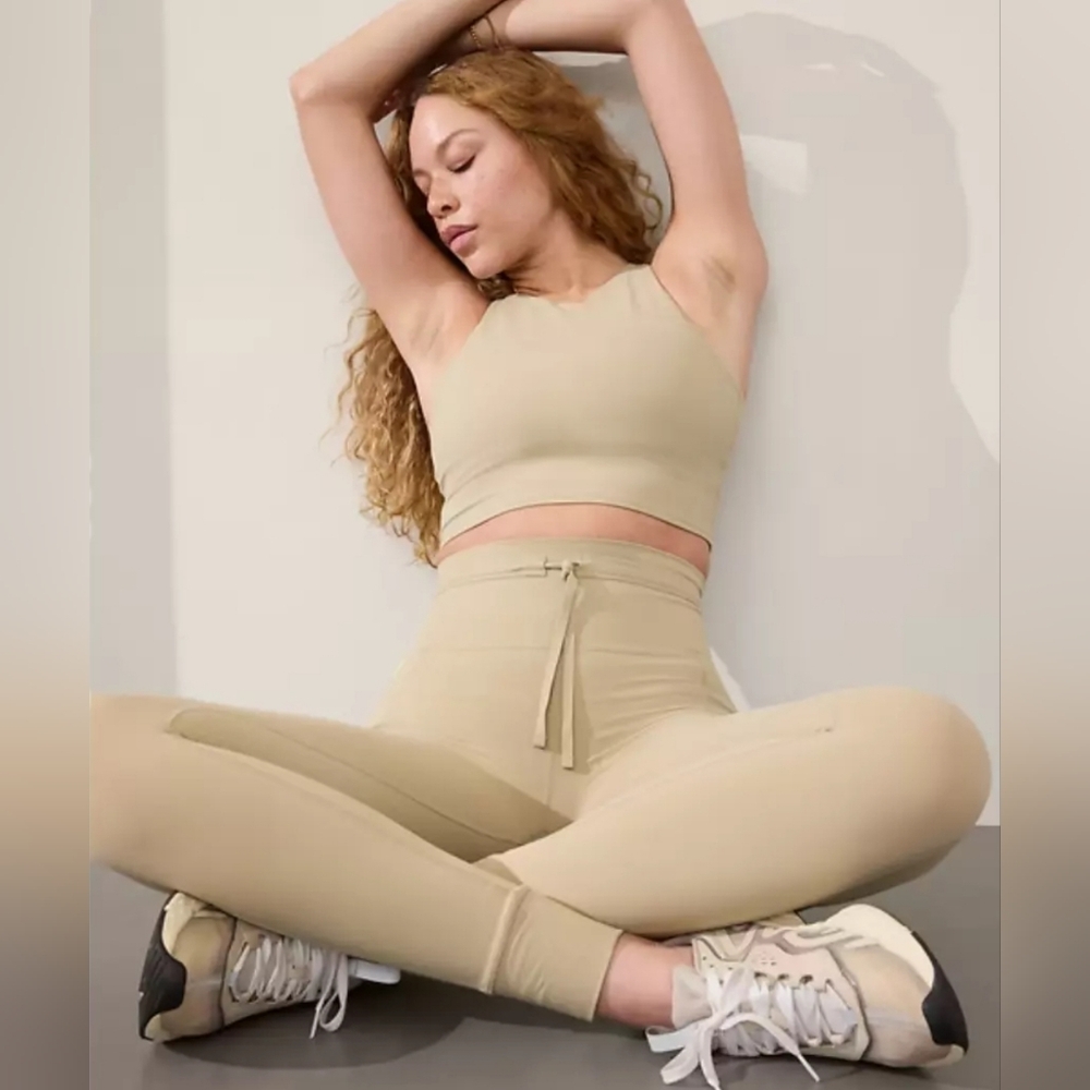 New Athleta Salutation Stash High Rise Cargo Leggings in Color Oak Size Large
